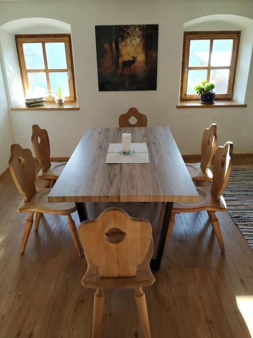 Upcycling Appartement Fischl - Nachhaltig Und Kreativ Wohnen Fuer Gross Und Klein Jenbach Buitenkant foto