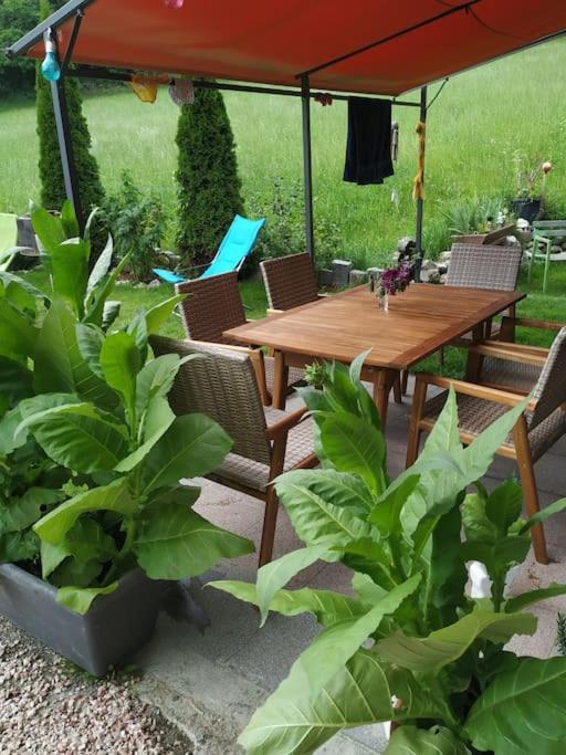 Upcycling Appartement Fischl - Nachhaltig Und Kreativ Wohnen Fuer Gross Und Klein Jenbach Buitenkant foto
