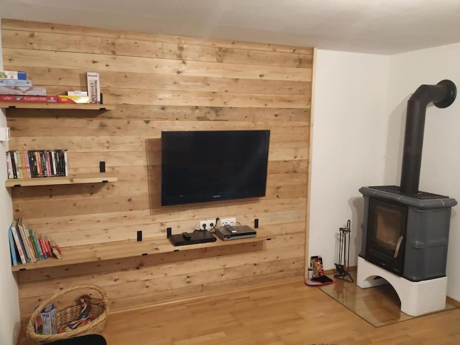 Upcycling Appartement Fischl - Nachhaltig Und Kreativ Wohnen Fuer Gross Und Klein Jenbach Buitenkant foto